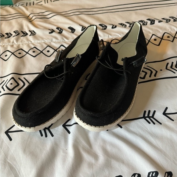 SHEIN Shoes - NWOT SHEIN Slip On Shoes